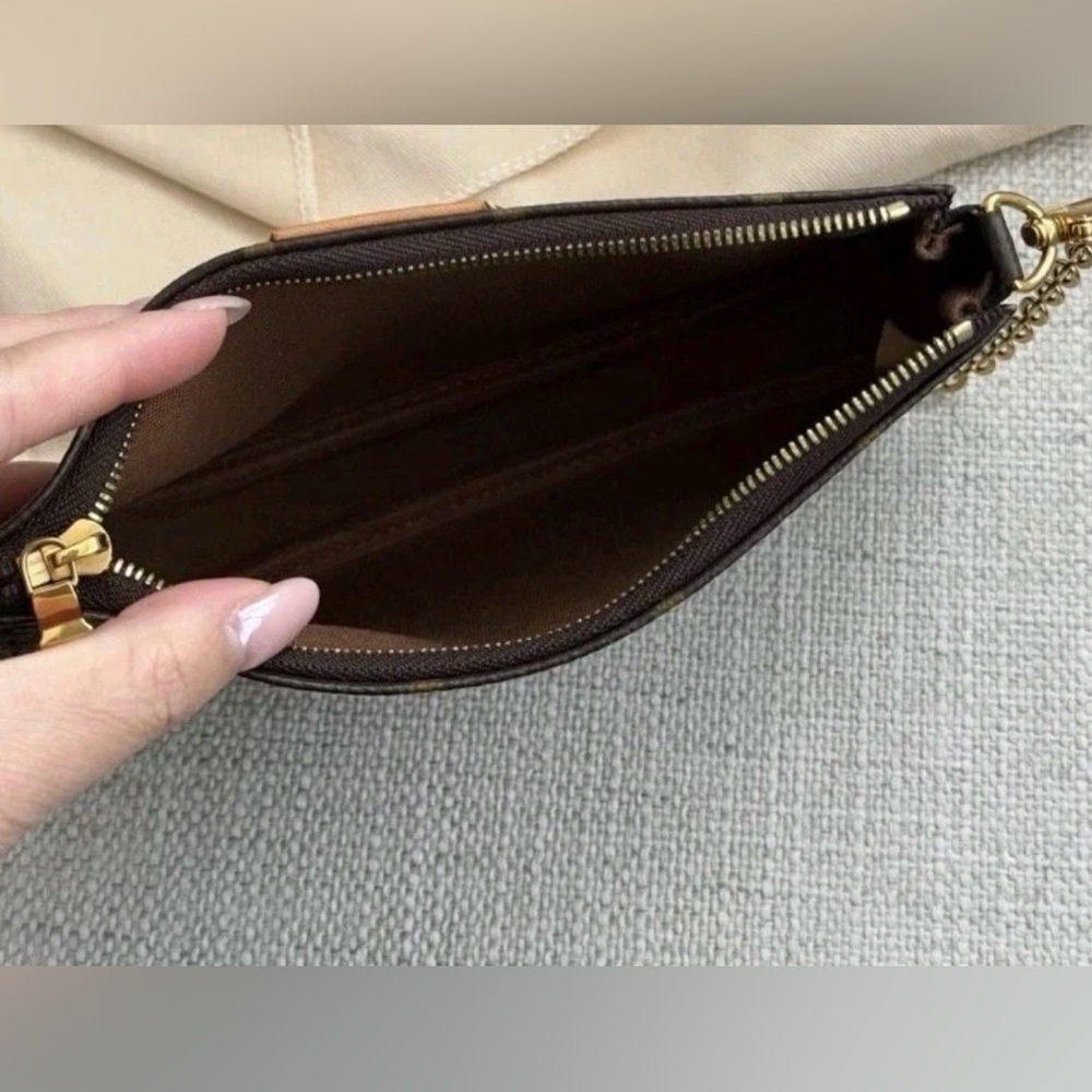 🔥Louis Vuitton Multi Pochette Accessoires Pouch Monogram Canvas Small Authentic🔥 - Picture 4 of 8